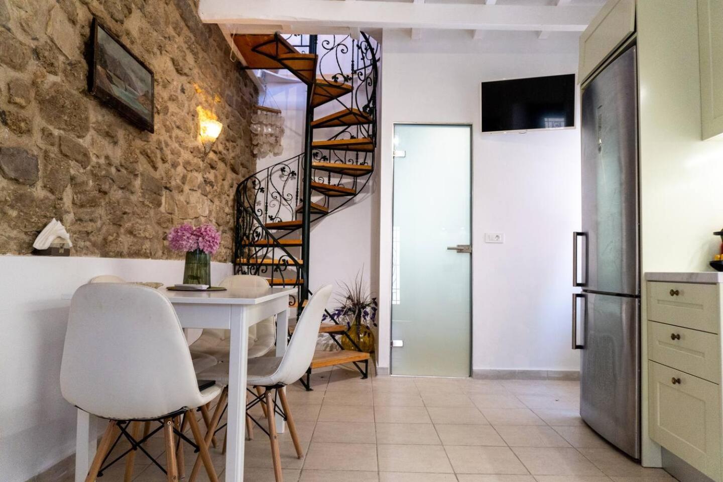 Nina'S Traditional House By Estia Valanio Bagian luar foto